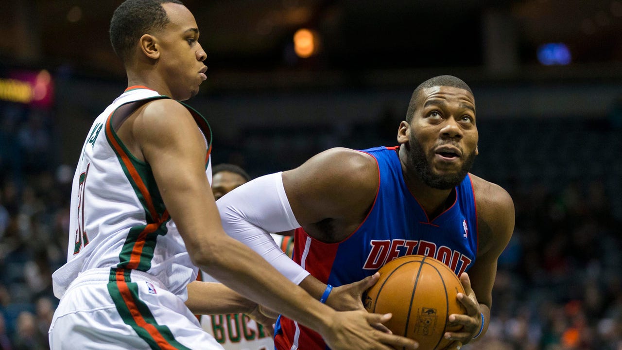 Bucks snap 9-game skid, beat Pistons 104-101